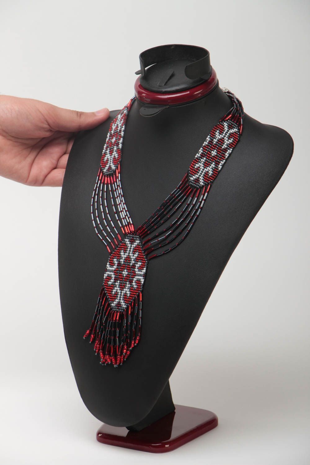 Collier en perles de rocaille fait main style ethnique tissé noir rouge photo 5