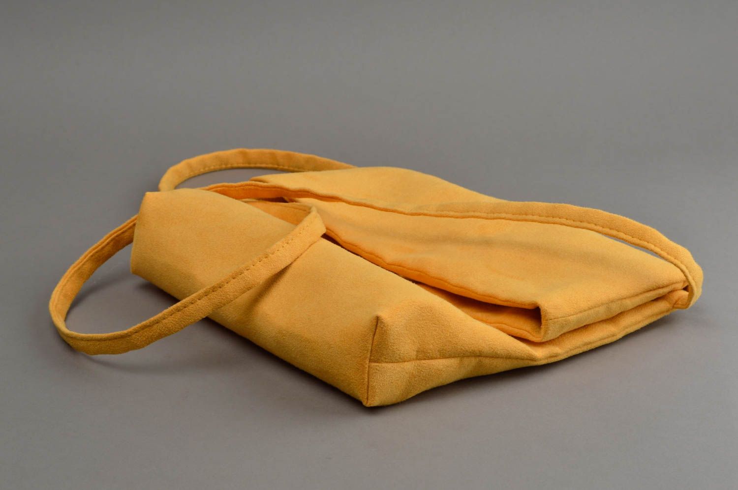 Kleine gelbe handgemachte Schultertasche aus Kunstwildleder und Baumwolle foto 2
