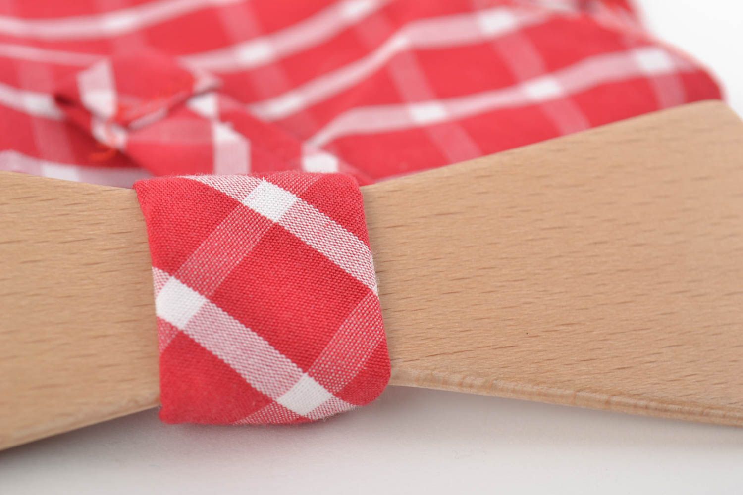 Set of beautiful design wooden bow tie and checkered cotton pocket square photo 3