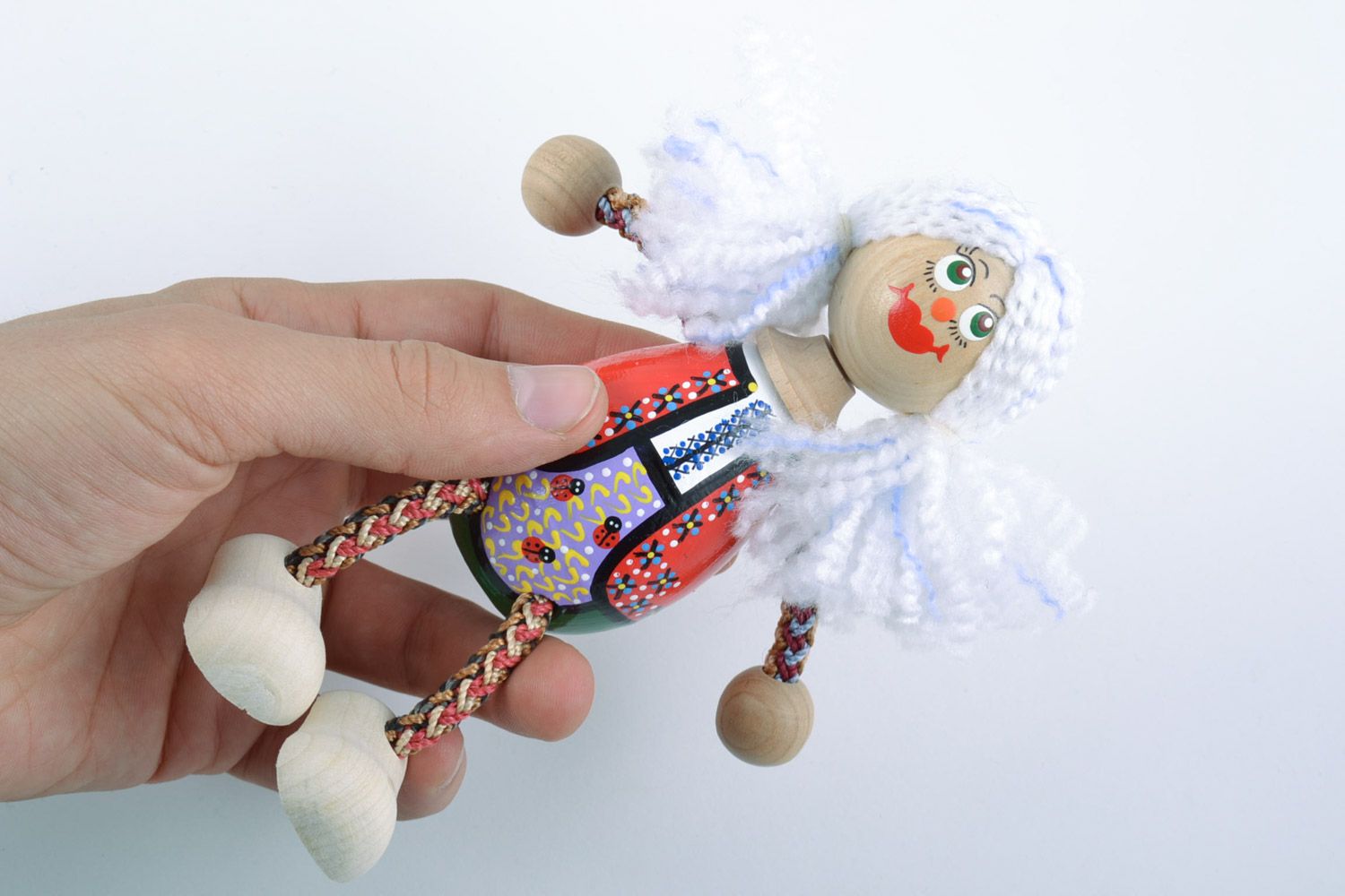 Handgemachtes Öko Spielzeug aus Holz Puppe mit zwei Schwänzen für Mädchen  foto 2