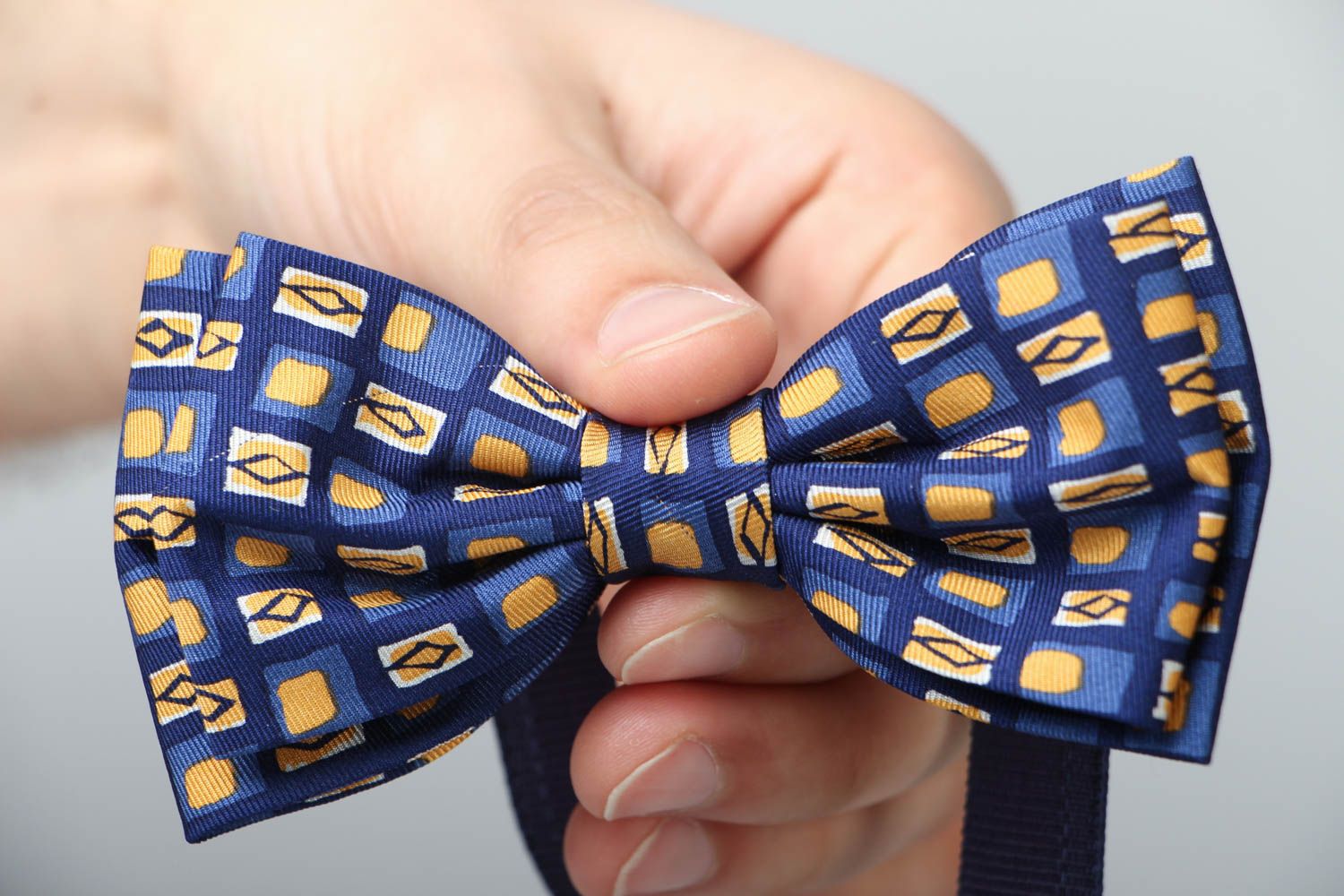 Синий галстук-бабочка ручной работы фото 4