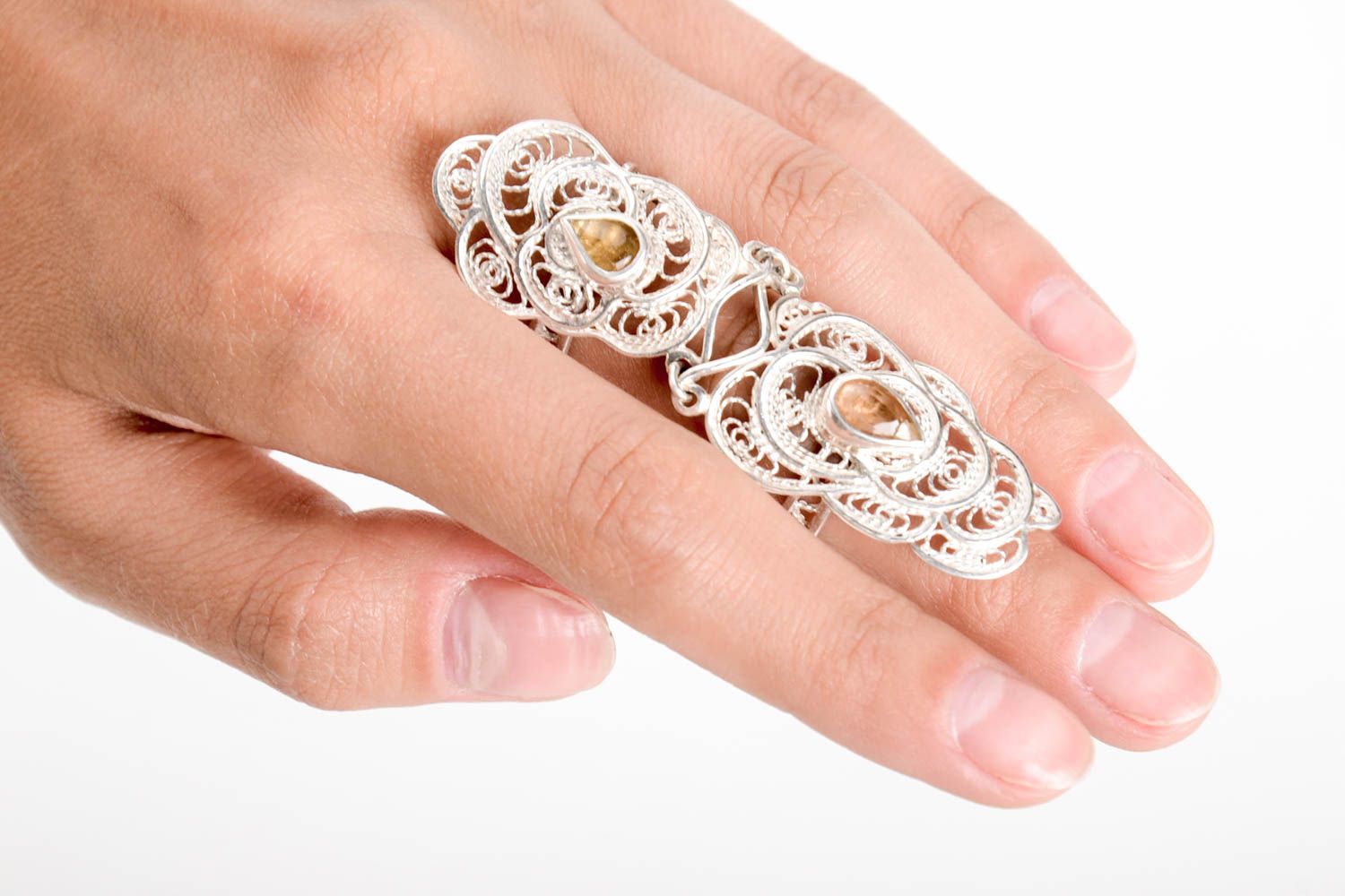 Ungewöhnlicher Ring am Finger Damen Modeschmuck modisches Accessoire handmade foto 1