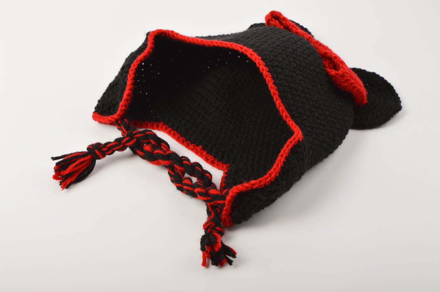 Вязаная шапка ручной работы зимняя шапка теплая шапка черная с красным бантом фото 6