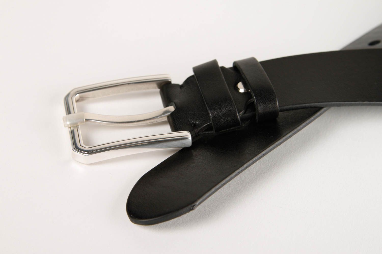 Cinturón de cuero hecho a mano color negro ropa masculina accesorio de moda foto 4