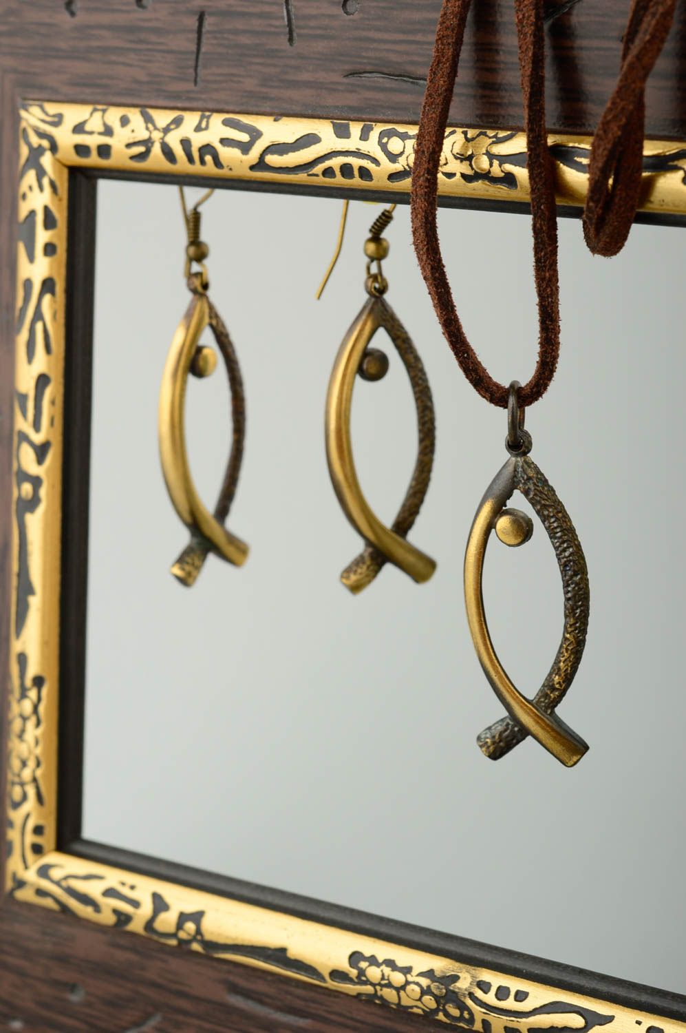 Stylish handmade jewelry set metal pendant metal earrings handmade jewellery photo 1