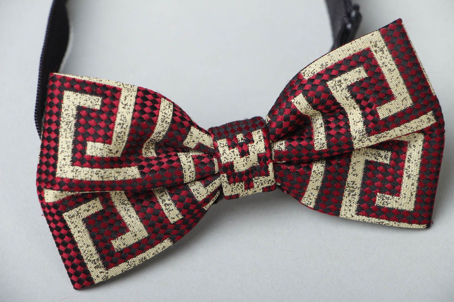 Bow tie with geometric pattern photo 2
