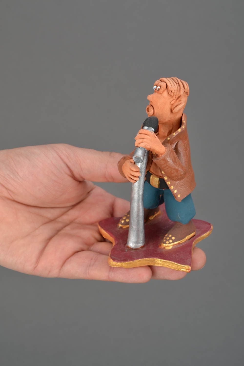Ceramic figurine with painting Singer photo 2