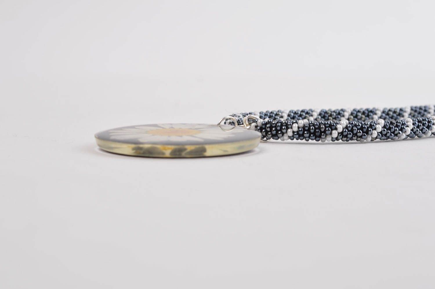 Pendentif marguerite Collier fait main en perles de rocaille Cadeau pour femme photo 4