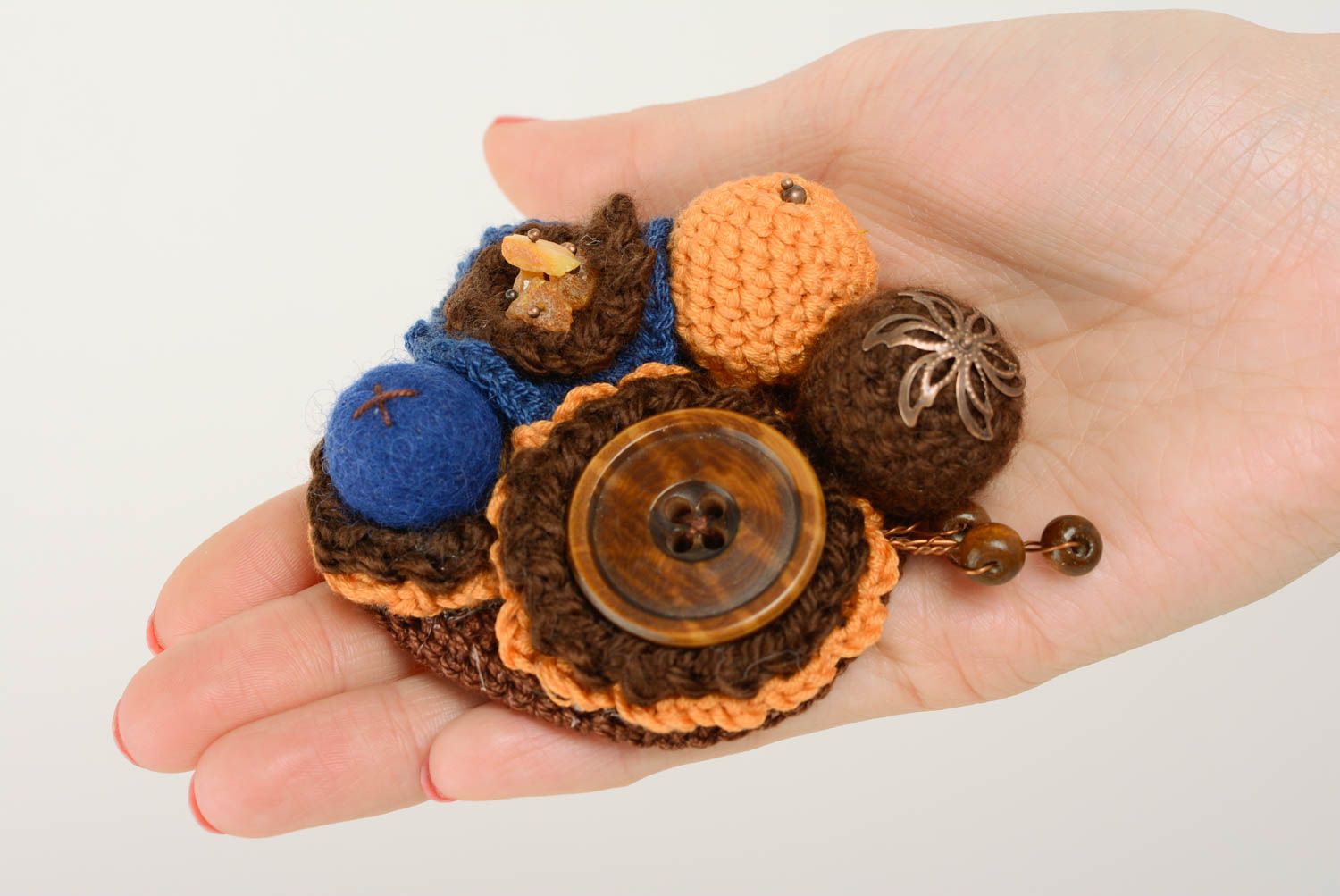 Handmade brooch crocheted of brown and blue woolen threads with wooden beads photo 3