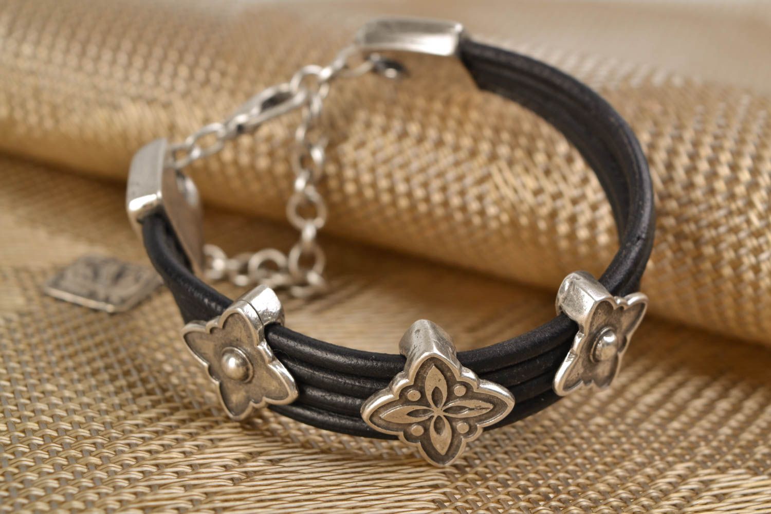 Metal bracelet with leather cord photo 1
