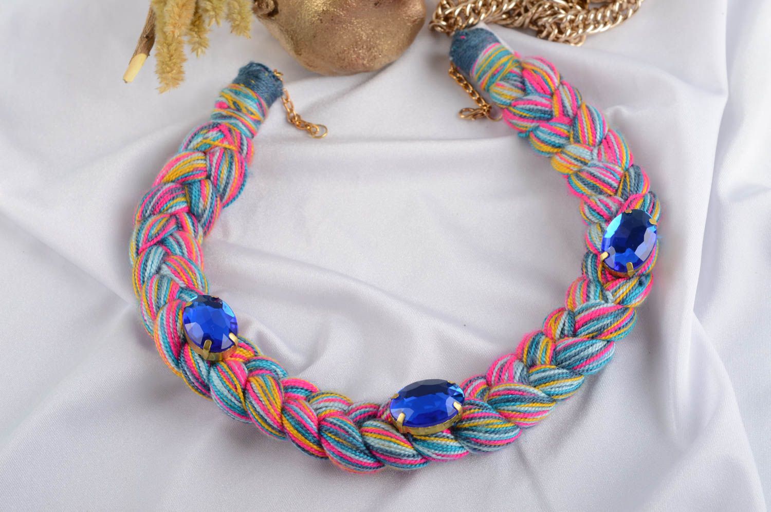 Collier multicolore Bijou fait main tressé en fils cristal Cadeau femme original photo 1