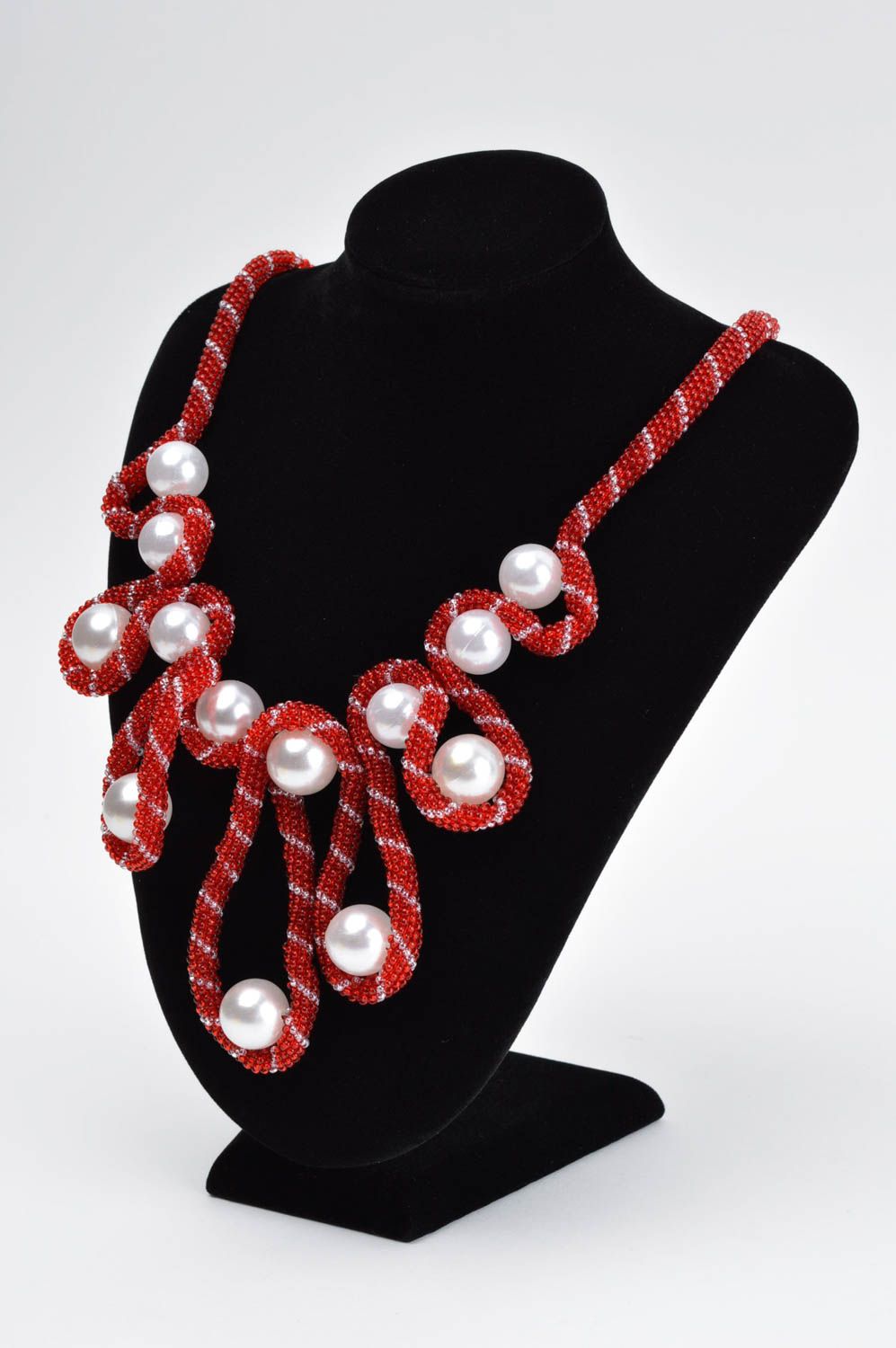 Collana di perline fatta a mano originale di moda bigiotteria rosso con bianco foto 1