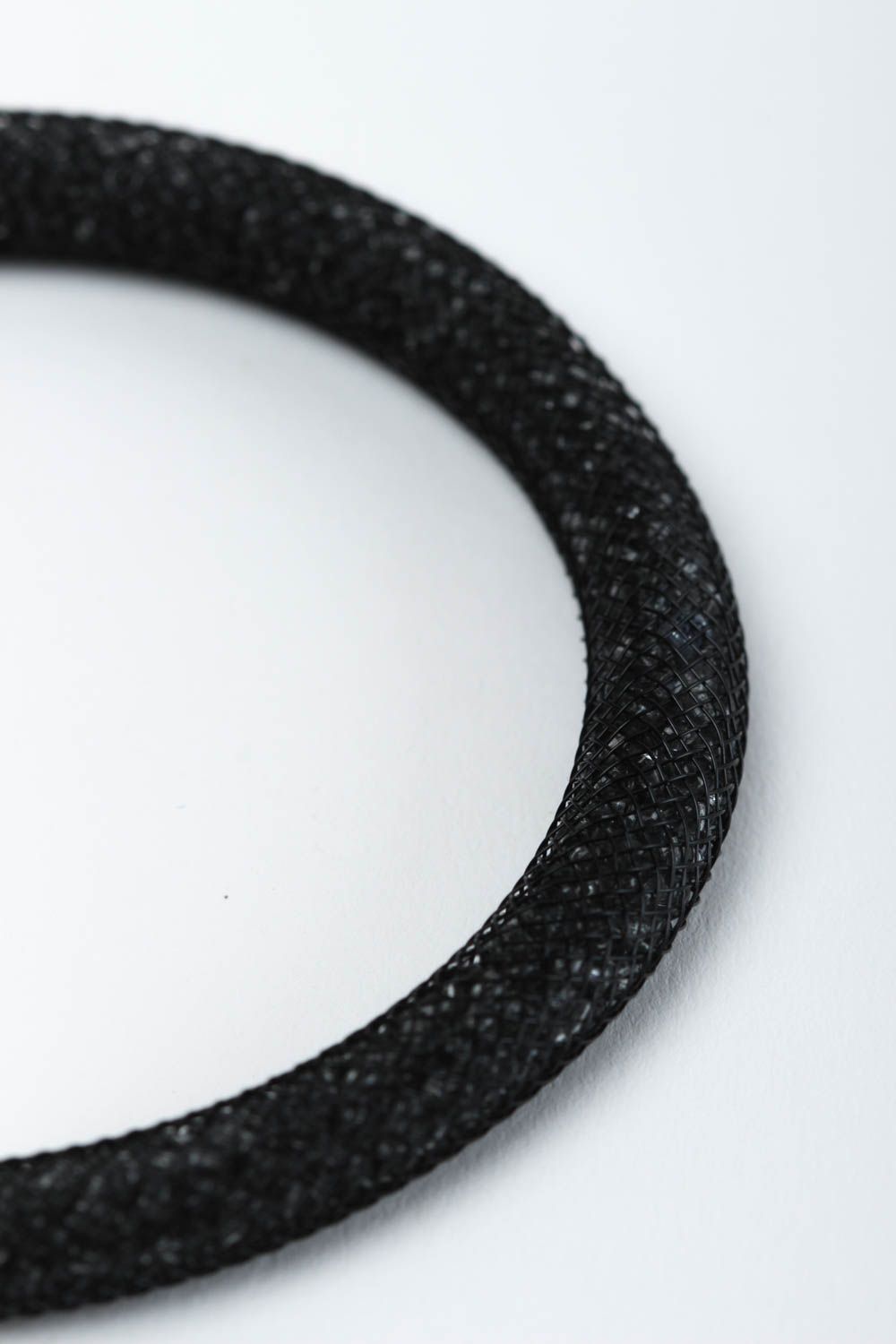 Bracelet noir Bijou fait main tube en crinoline et cristal Accessoire femme photo 2