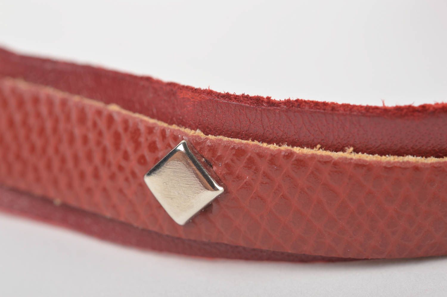 Bracelet cuir Bijoux fait main design original large rouge Accessoire femme photo 3