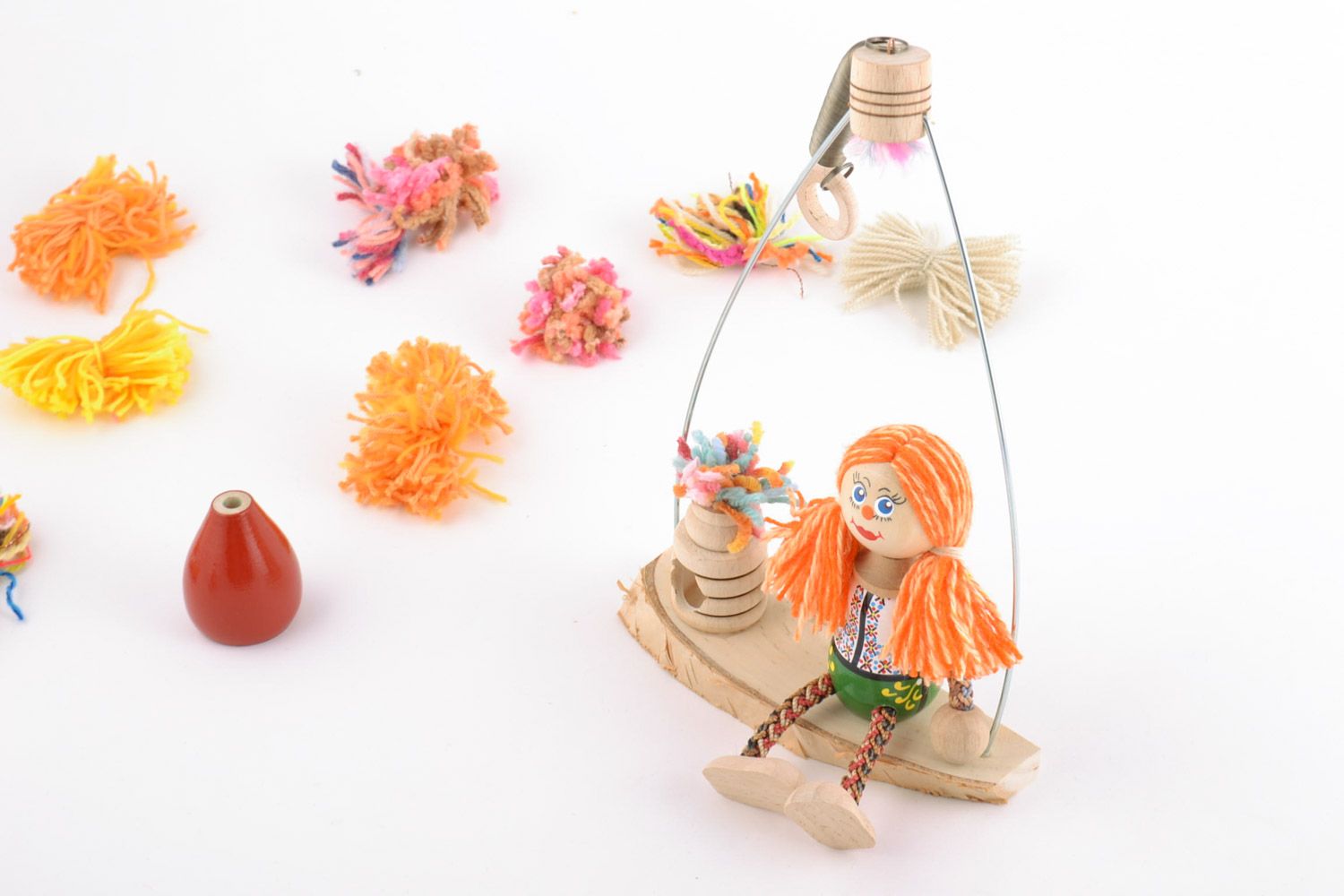 Originelles handgemachtes Öko Spielzeug aus Holz mit Sprungfeder bemalt  foto 1