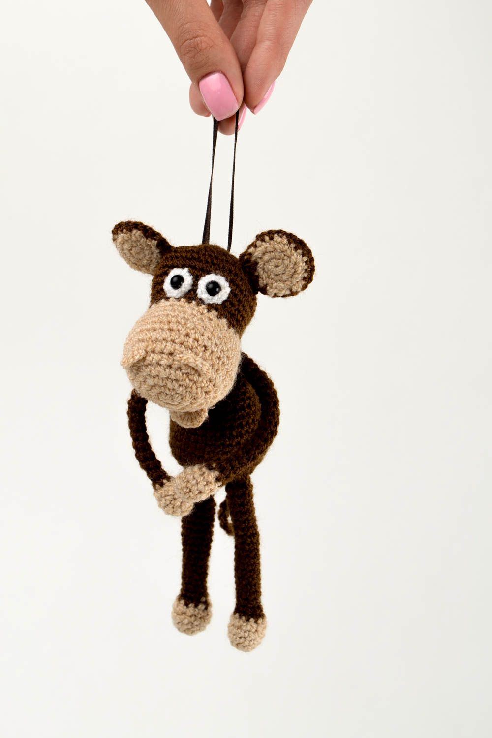 Peluche singe brun fait main Jouet au crochet à suspendre Cadeau pour enfant photo 2