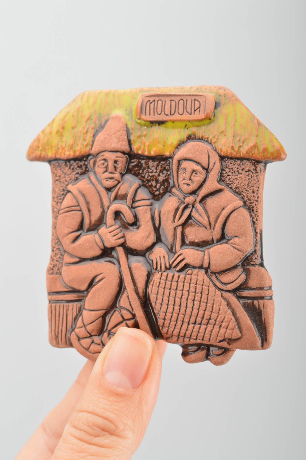 Bemalter Keramik Ethno Magnet handmade für Kühlschranktür Seniorenpaar  foto 3