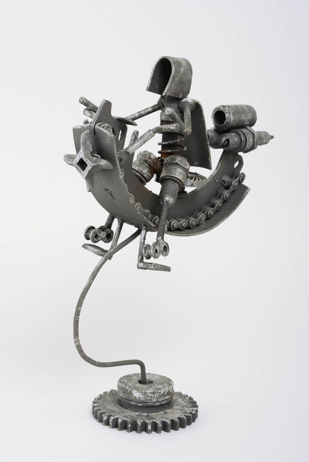Künstlerische Statuette aus Metall im Stil Techno Art ungewöhnlich handgefertigt foto 1