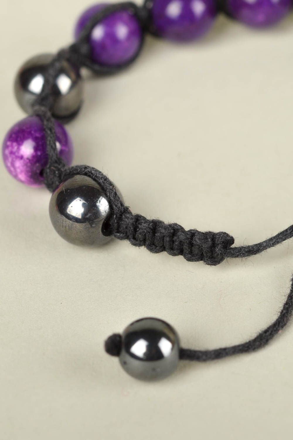 Браслет ручной работы авторская бижутерия фиолетовый модный браслет из бусин фото 5