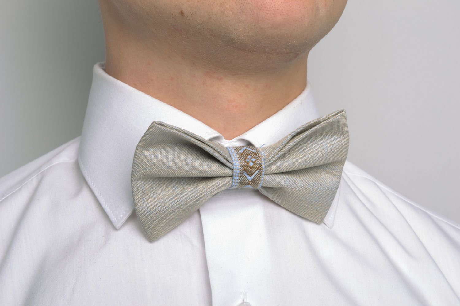 Fabric bow tie photo 1