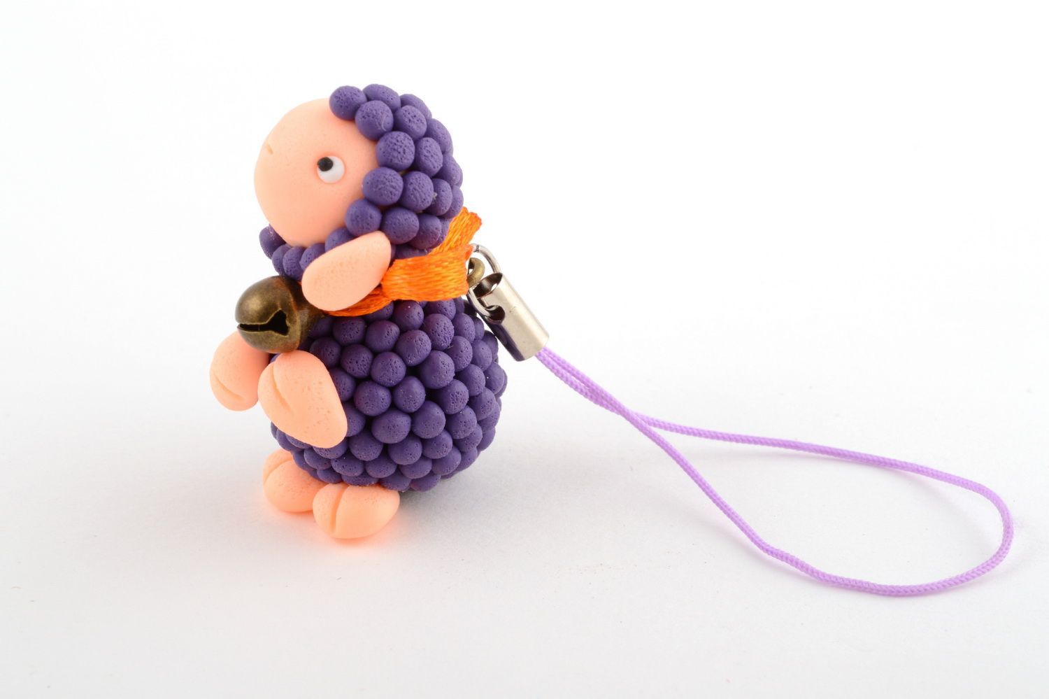 Porte-clés fait main en pâte polymère accessoire en forme de mouton violet photo 4