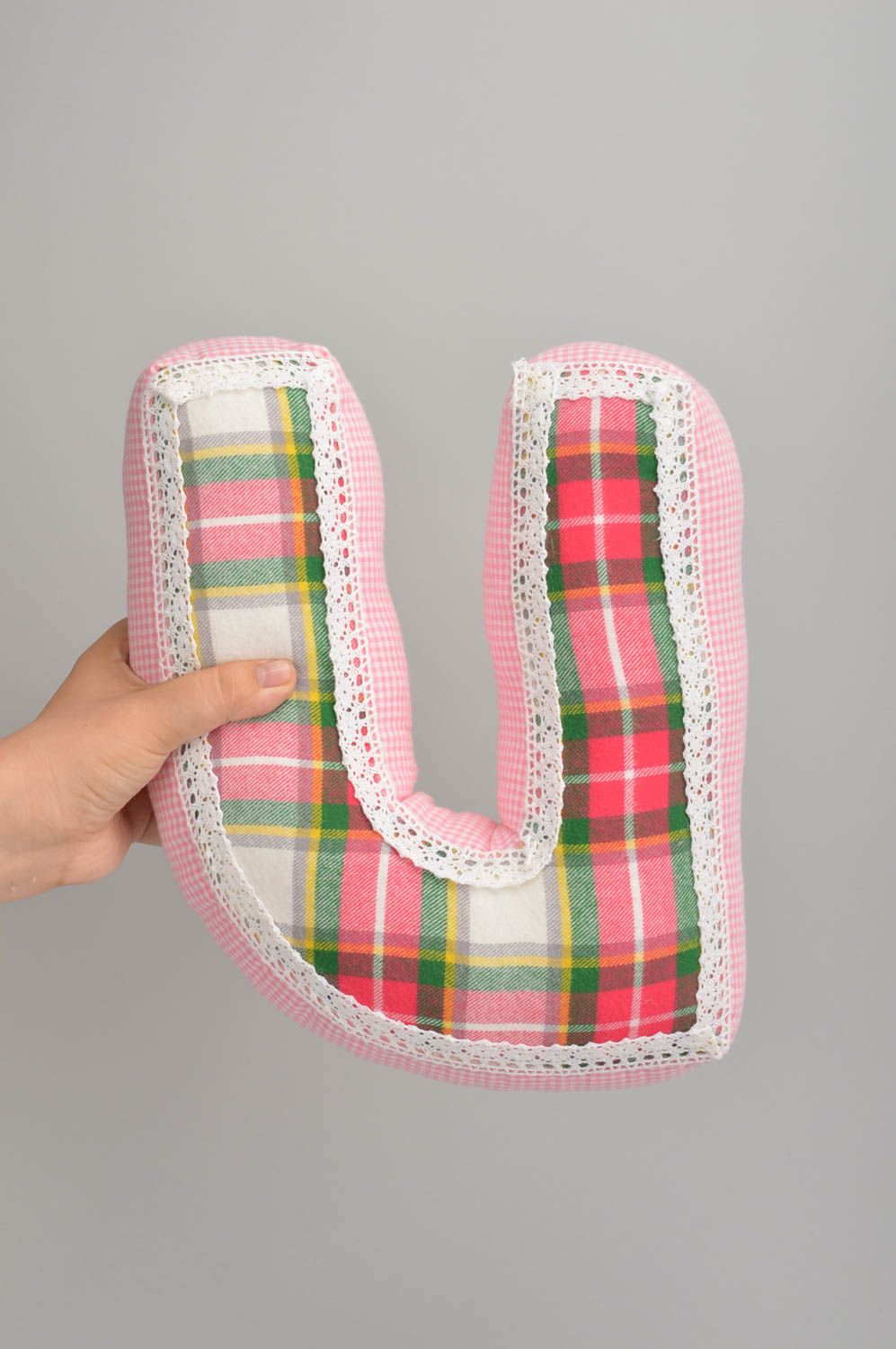 Lustiges weiches rosafarbiges handgemachter Buchstaben Kissen aus Baumwolle U foto 2