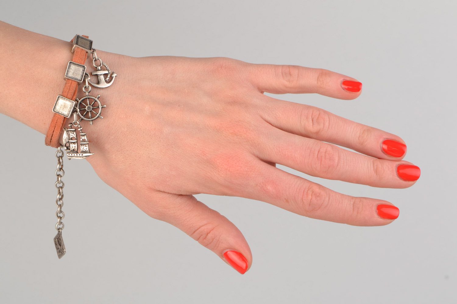 Bracelet en métal et suède rose fait main taille réglable de design marin photo 2