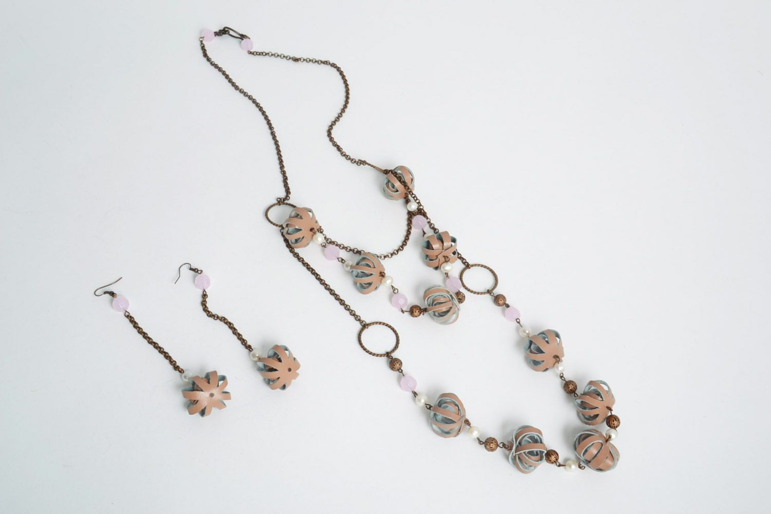 Künstlerisches Schmuck Set aus Leder 2 Stück lange Halskette und Ohrringe handmade foto 3