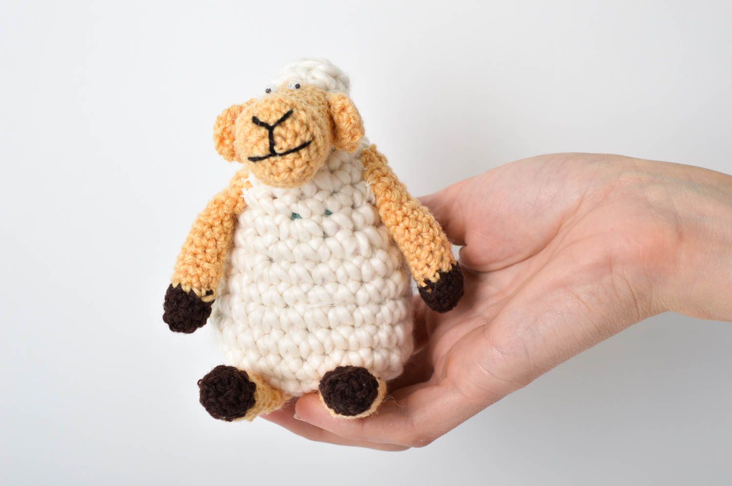 Peluche mouton blanc fait main Jouet tricoté crochet laine Cadeau enfant photo 5