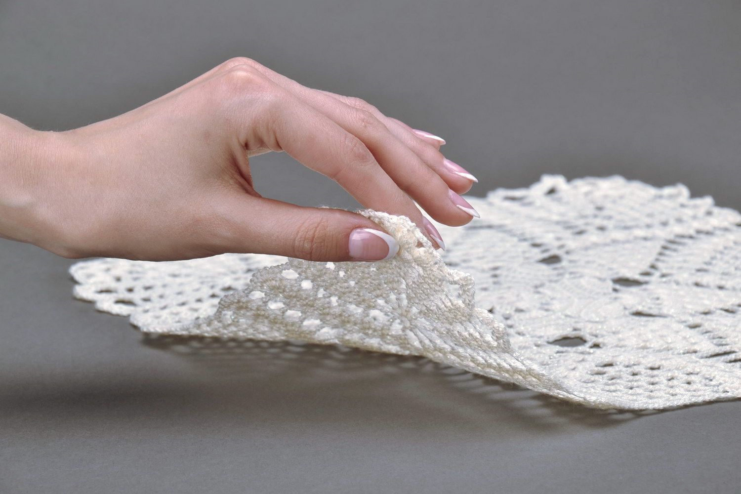 Serviette artisanale tricotée au crochet Motif floral photo 3