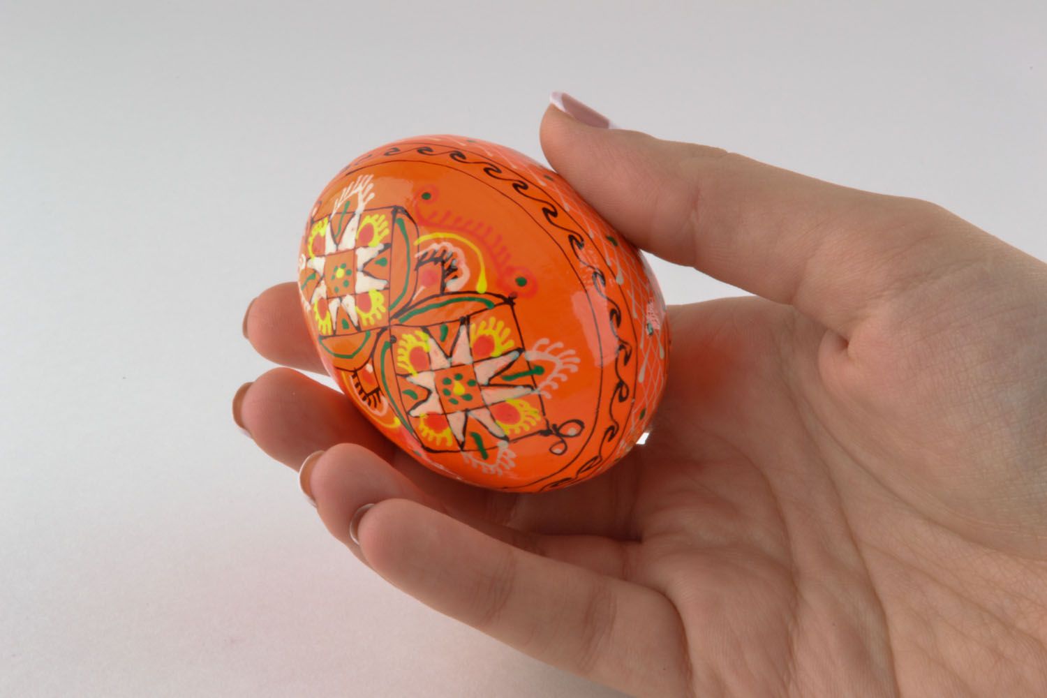 Деревянное пасхальное яйцо оранжевого цвета фото 5