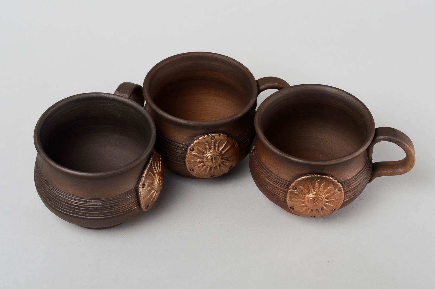 Set of 3 three clay coffee cups in dark brown color with molded sun pattern photo 4