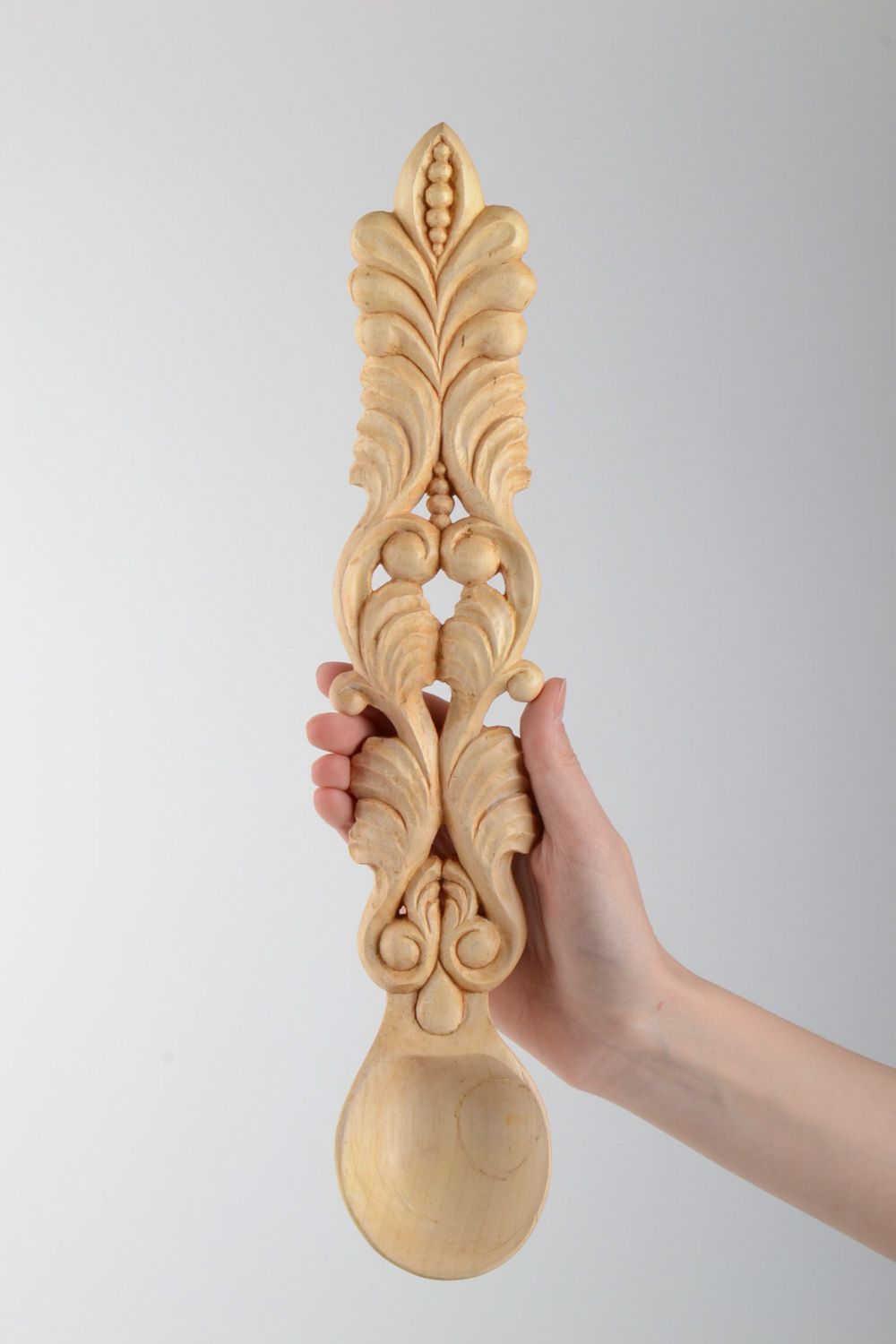 Cuchara decorativa hecha a mano de madera foto 5
