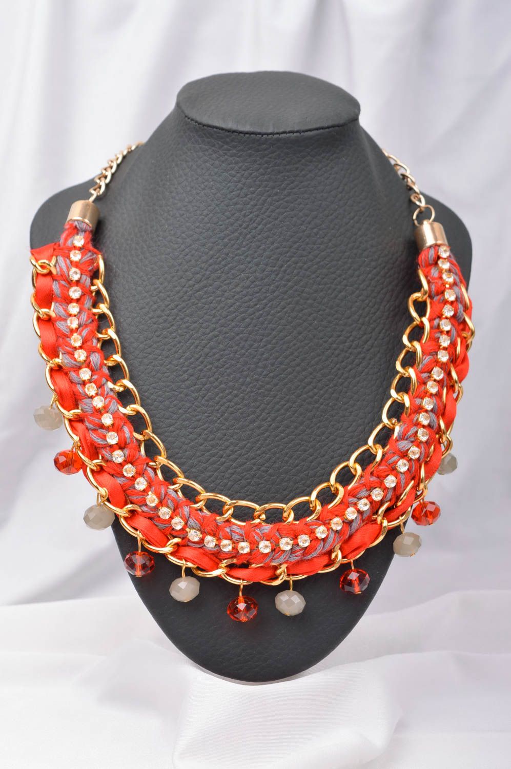 Collana arancione fatta a mano di filati e perline accessorio originale
 foto 1