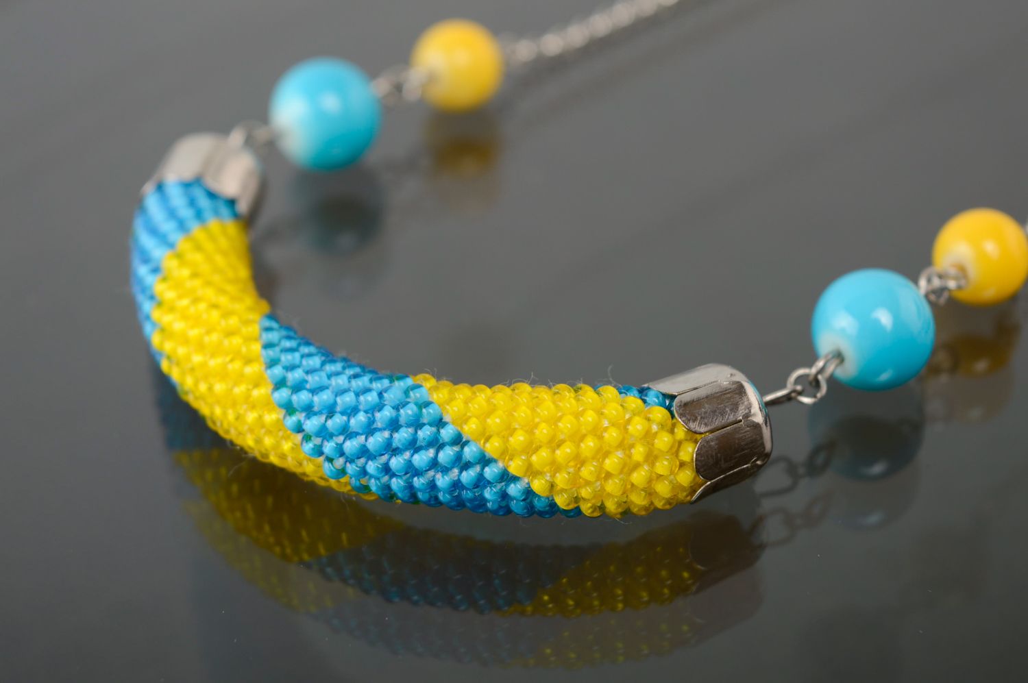 Long yellow and blue beaded necklace with metal chain photo 2