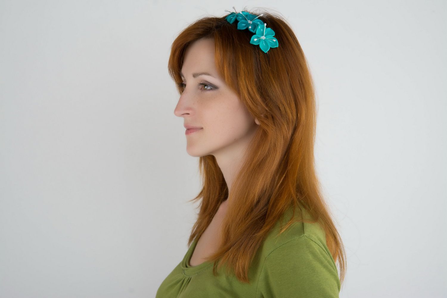Hair band with flowers photo 1