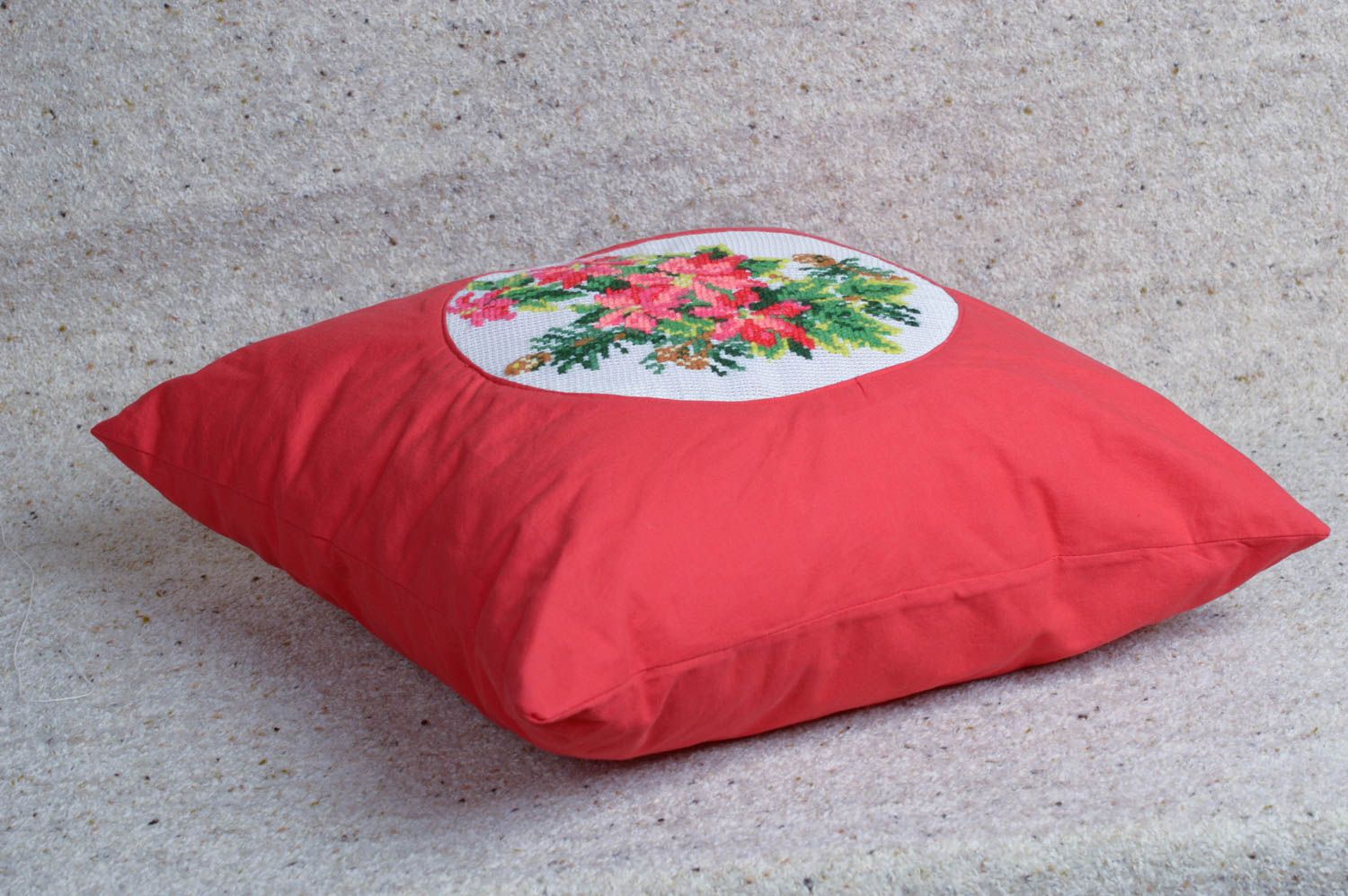 Coussin rouge fait main Oreiller pour canapé en coton design floral Déco maison photo 2