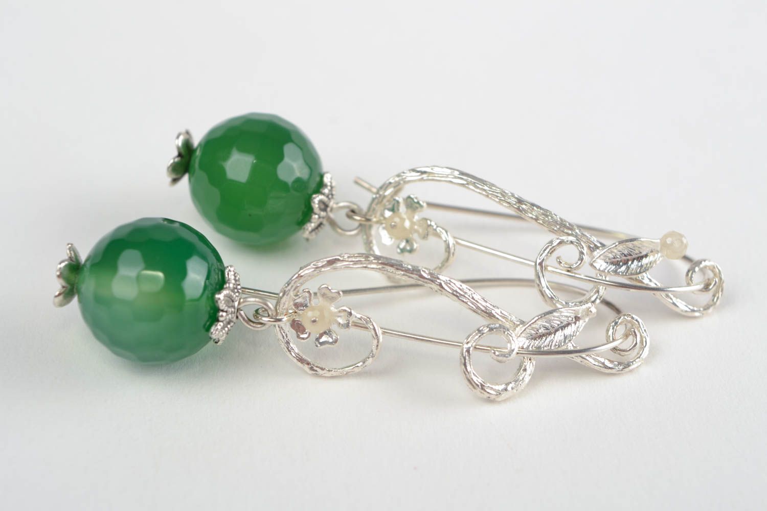 Handmade silver colored metal long dangling earrings with green agate beads photo 2
