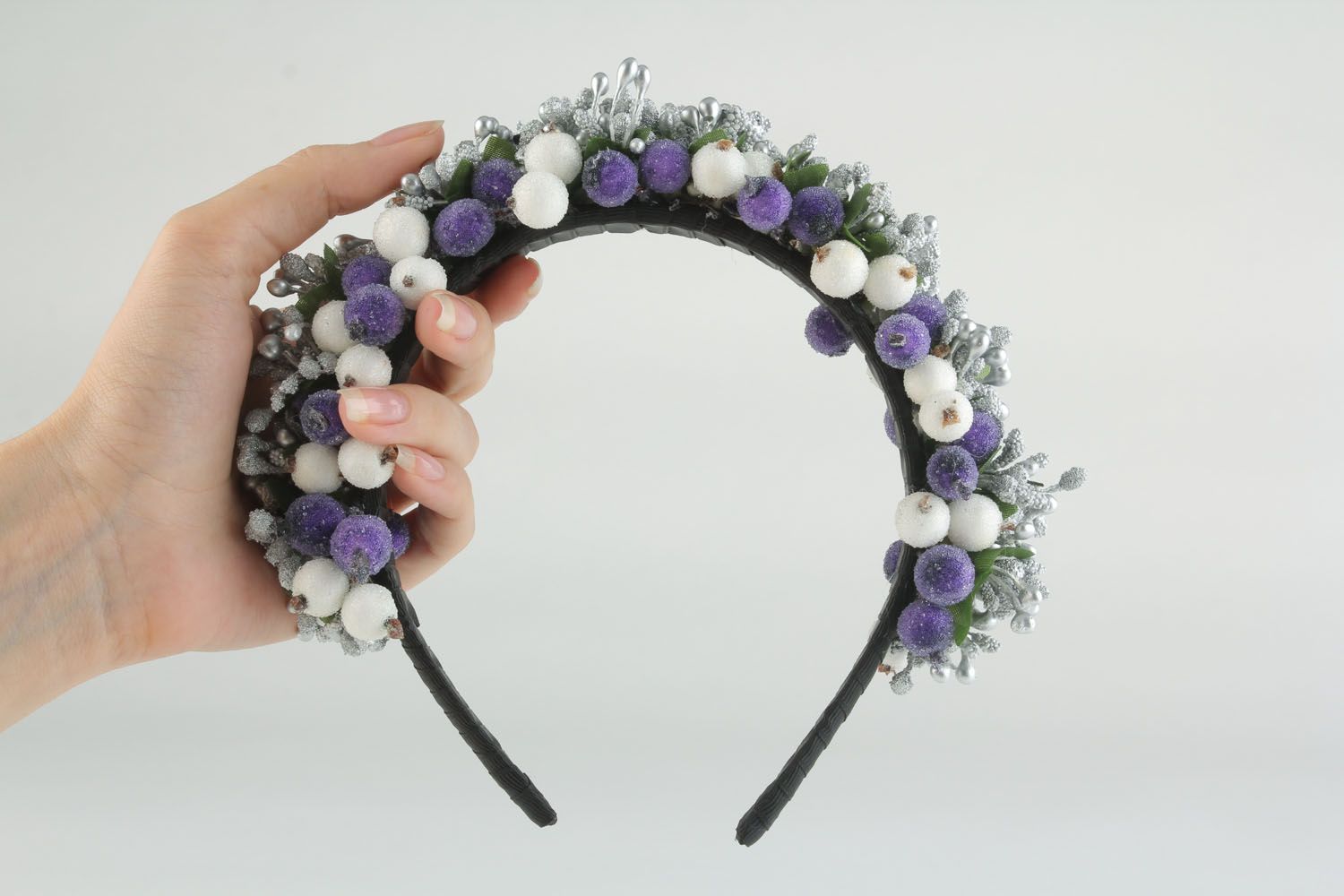 Serre-tête à fleurs et baies fait main blanc violet accessoire pour femme photo 4