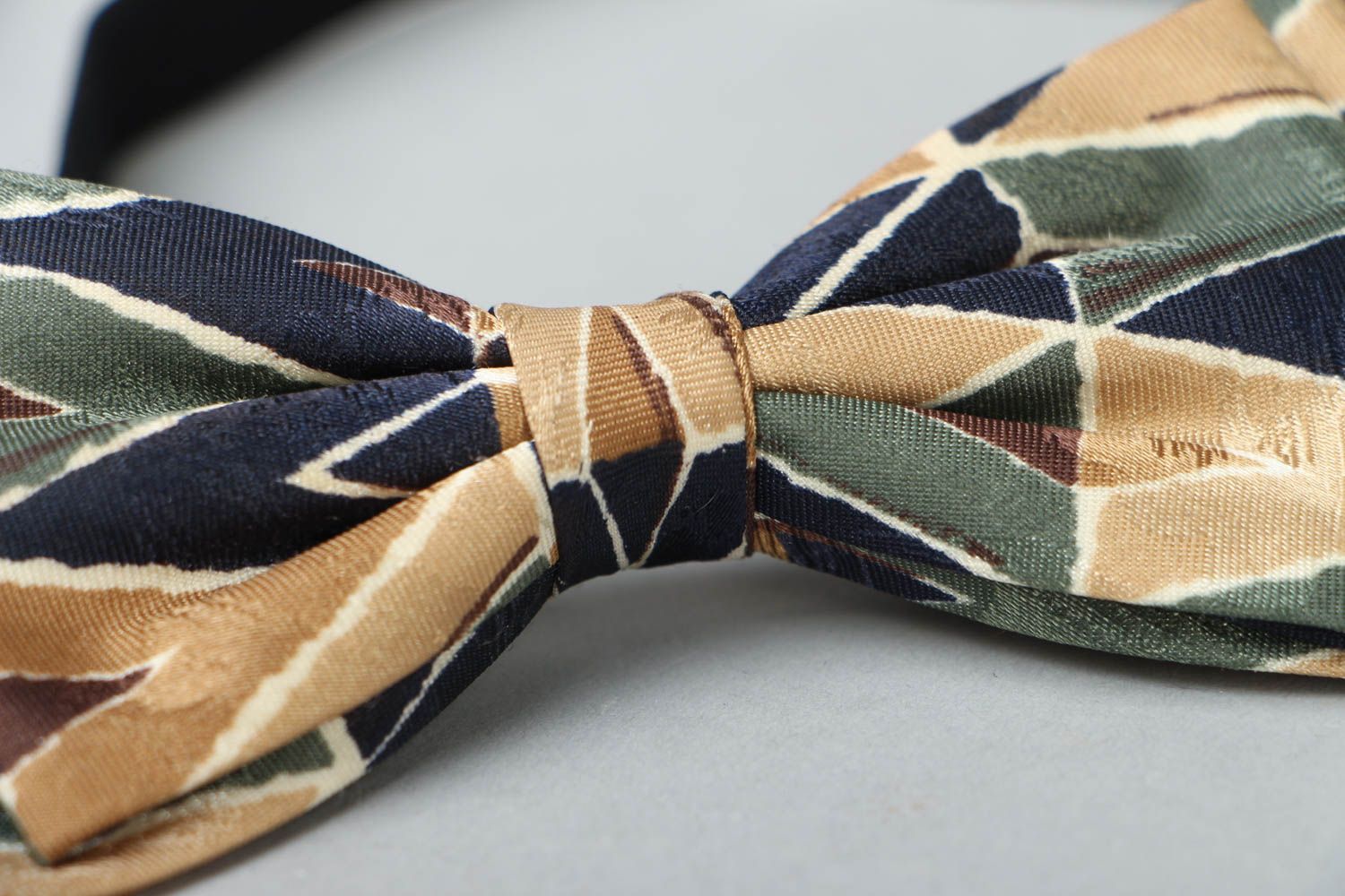 Textile bow tie photo 3
