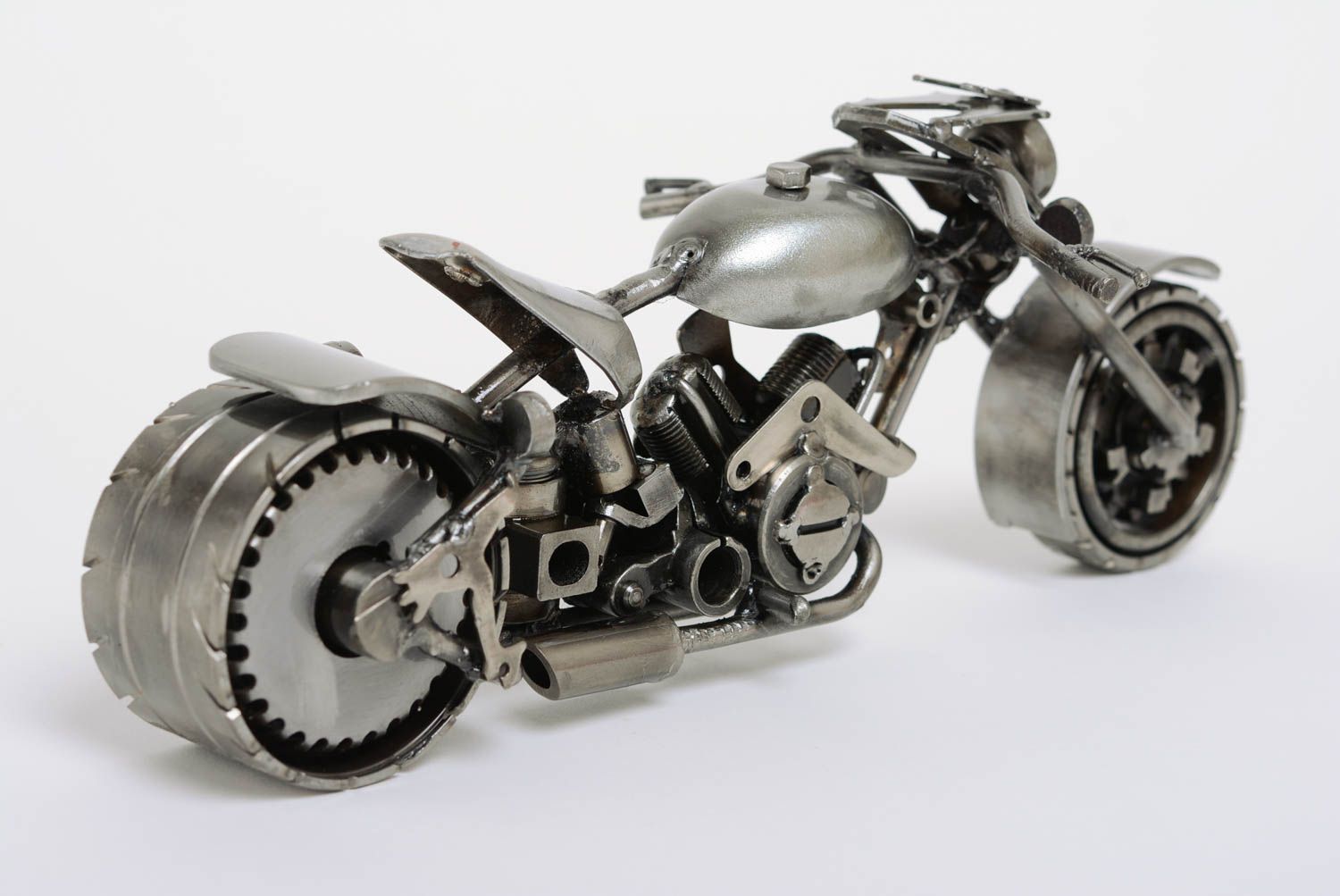 Авторская металлическая статуэтка мотоцикла в стиле техно арт ручной работы  фото 5