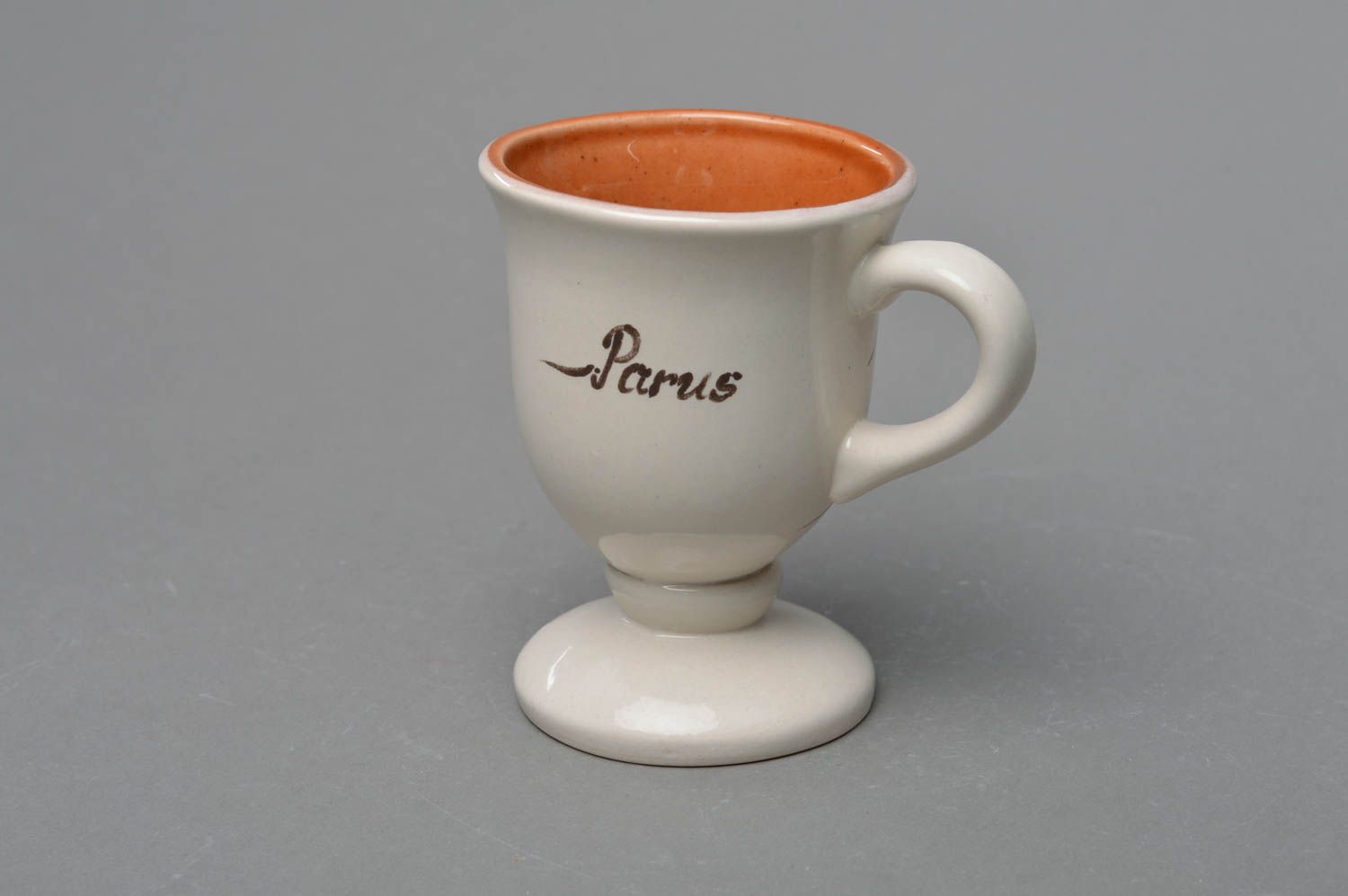 Tasse originale blanche à café faite main en porcelaine peinte de glaçure photo 1