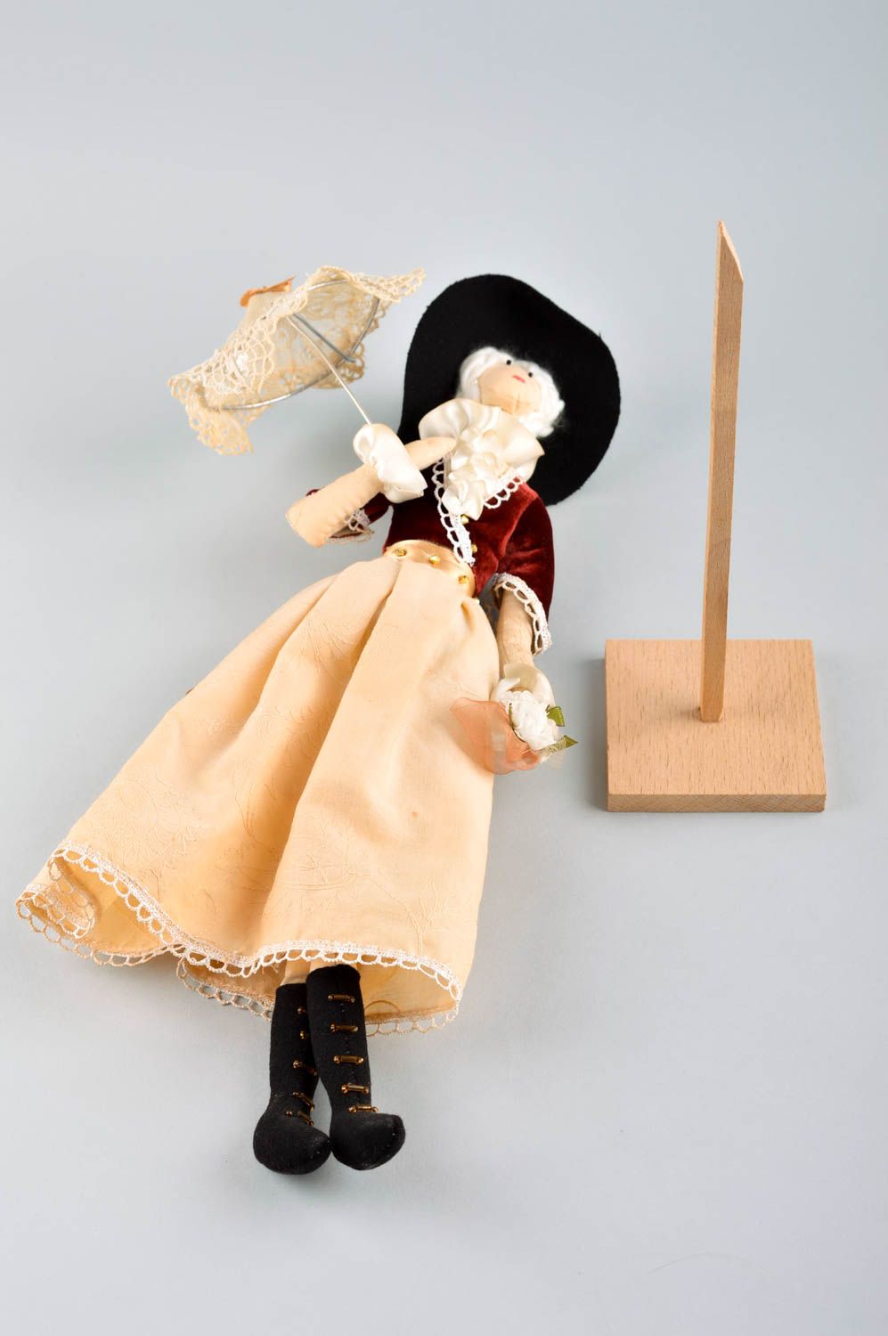 Авторская кукла игрушка ручной работы дизайнерская кукла в виде дамочки фото 5