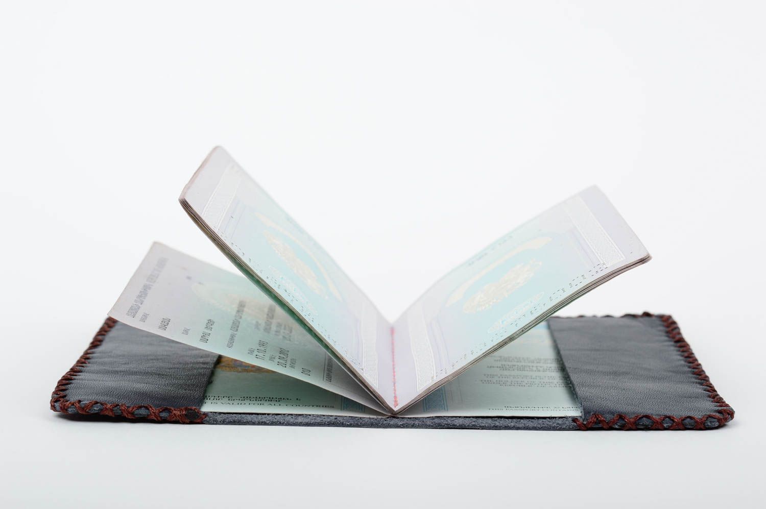 Кожаная обложка на паспорт ручной работы синяя стильная прошитая красивая фото 4