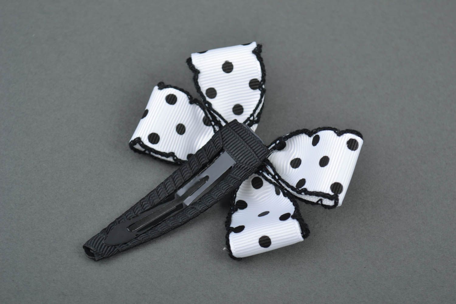Barrette noeud en rubans faite main blanc noir à pois accessoire original photo 2