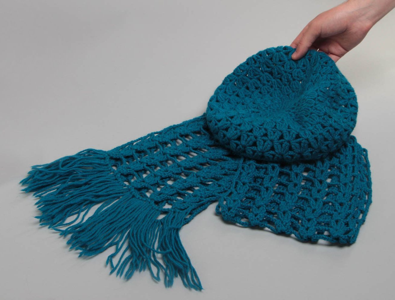 Bonnet et écharpe femme faits main tricotés au crochet en laine bleu canard photo 5