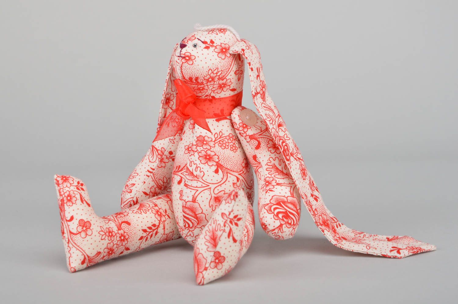 Jouet lapin en tissu blanc rouge fait main décoratif original cadeau mignon photo 4