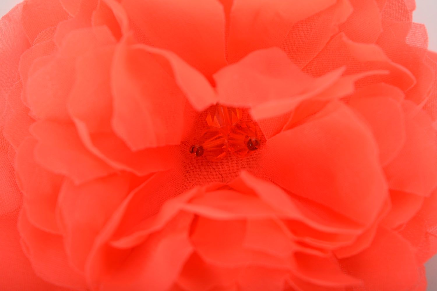 Broche de tecido feito à mão em forma da flor Peonia foto 3