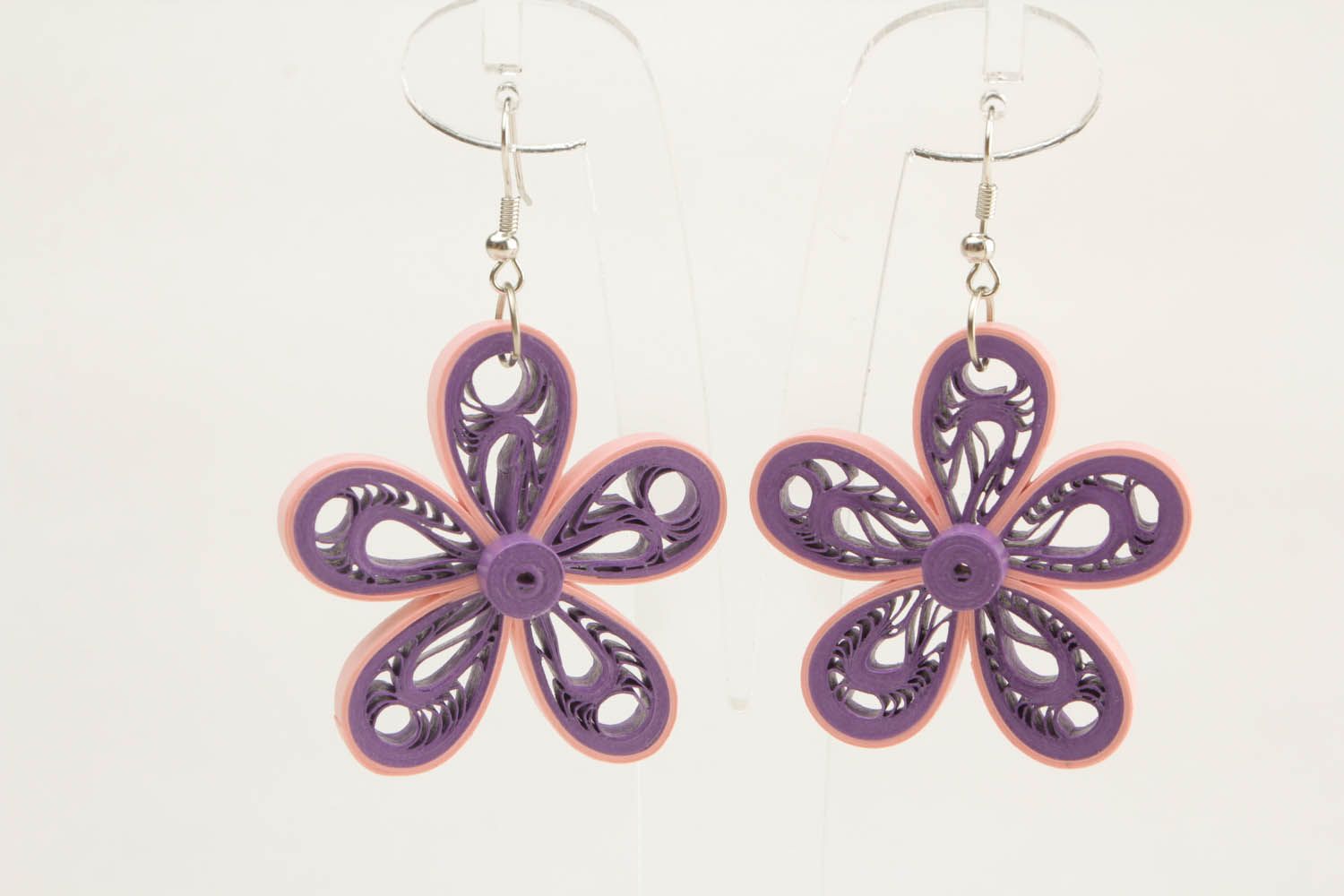 Design earrings made using quilling technique photo 2