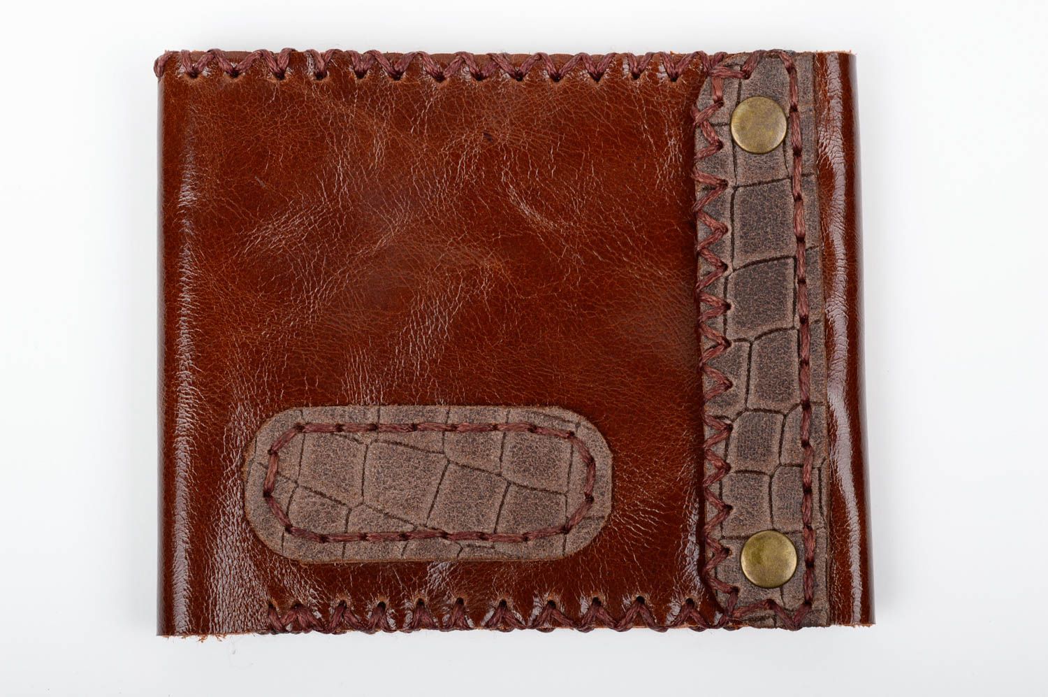 Оригинальный кожаный кошелек с металлическими заклепками ручной работы фото 1